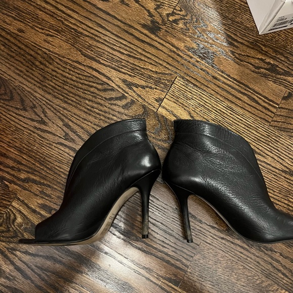 Aldo Black Leather peep toe bootie size 9 - Picture 2 of 4